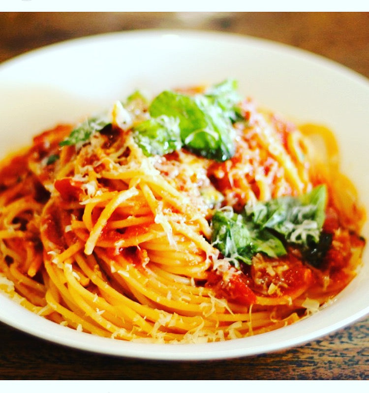 Tomato & Basil Napoli Sauce w Piselli. 1000ml. Gluten free, Dairy free.