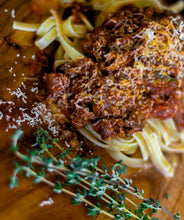 Load image into Gallery viewer, Organic Beef Pulled Beef &amp; Porcini Ragú. 1kg. GF&amp;DF.
